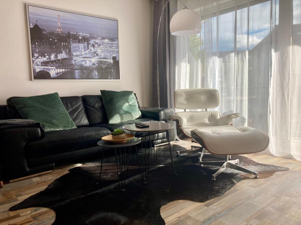 Living At Saarpartments -Adultsonly- 2 Bedrooms, Kitchen - Business & Holiday Apartments For Long- And Short Term Stay, 3 Min To Train Station, Secure E-Bike Parking! Саарбрюккен Экстерьер фото